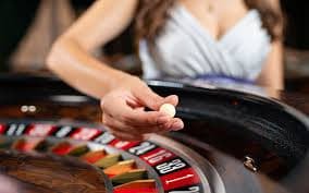 Payment method selection screen on mikoto slot showing DANA, OVO, GoPay, QRIS, and bank transfers